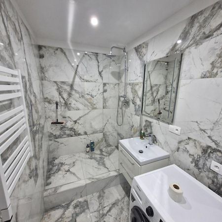 Peti Apartman Centrum Galanta Buitenkant foto