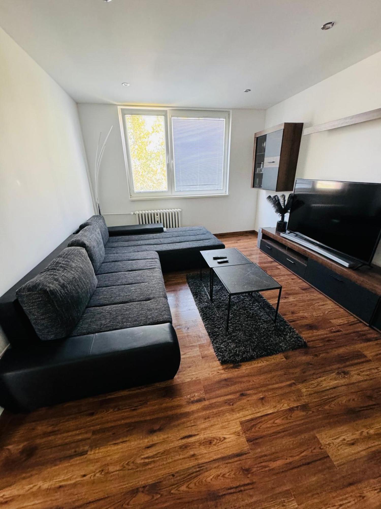 Peti Apartman Centrum Galanta Buitenkant foto
