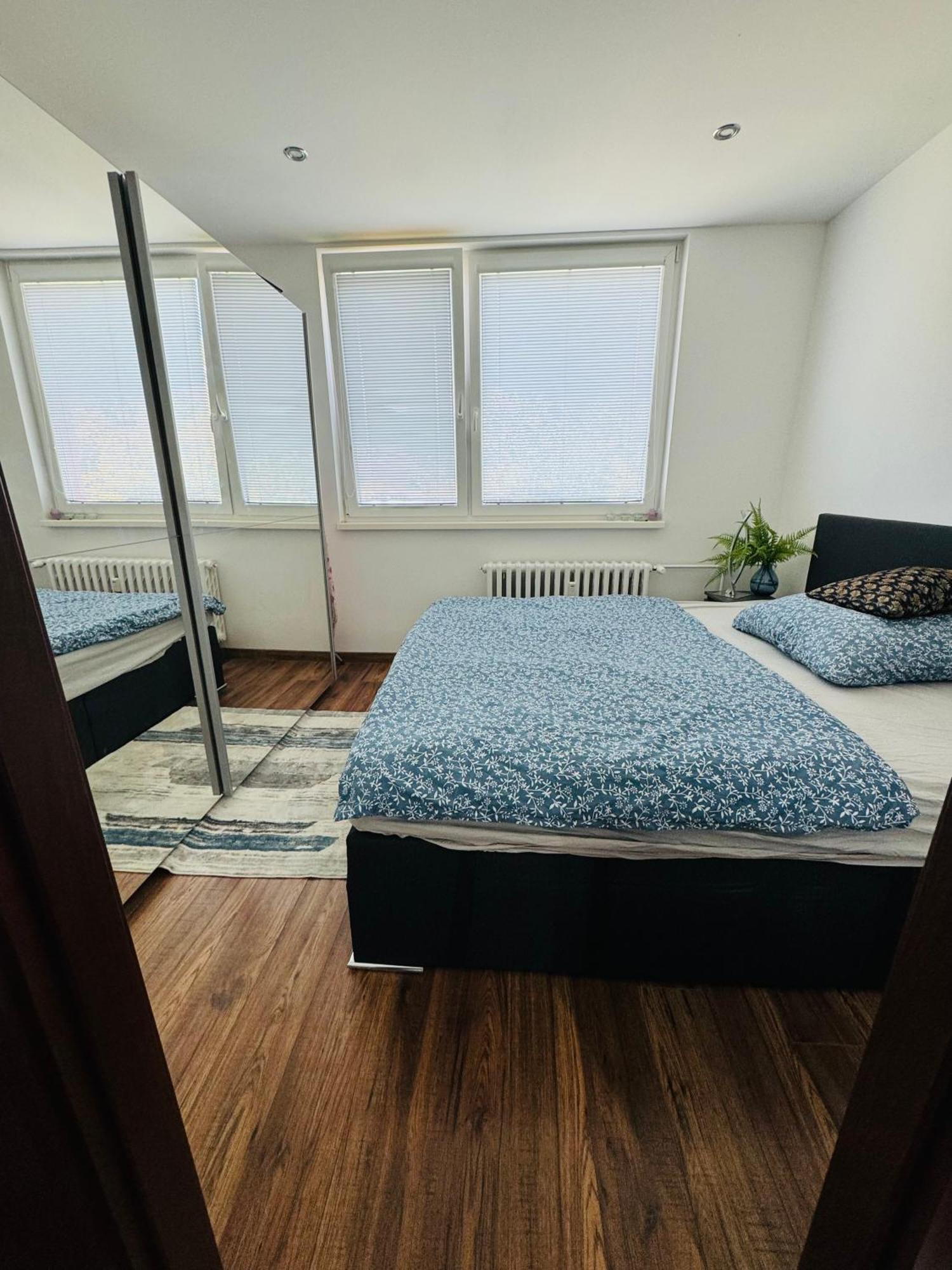 Peti Apartman Centrum Galanta Buitenkant foto