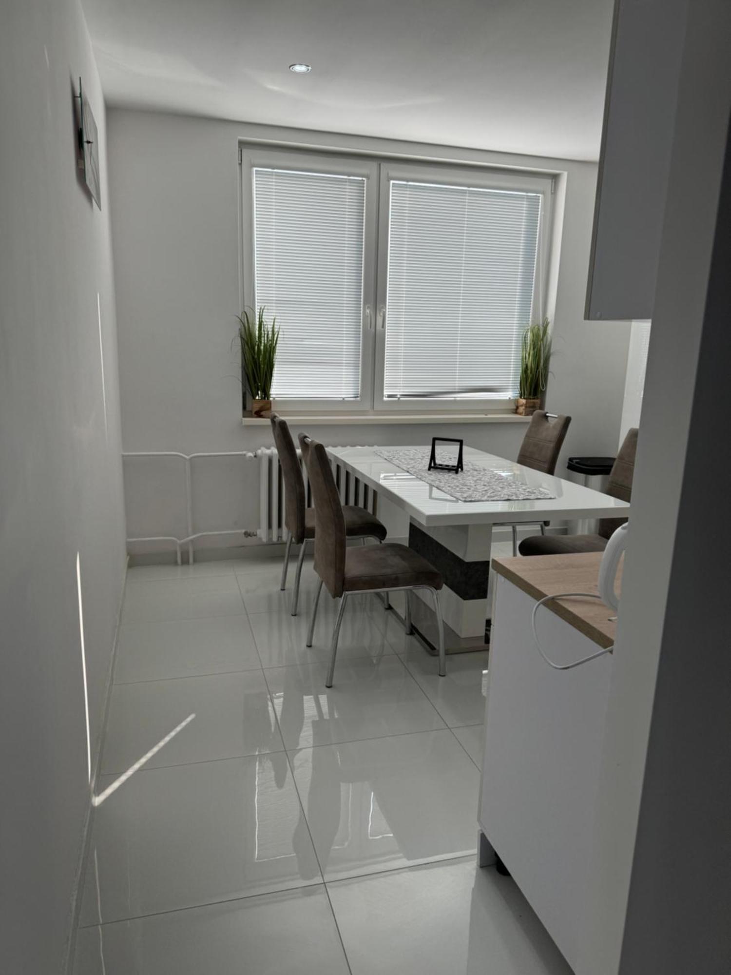 Peti Apartman Centrum Galanta Buitenkant foto