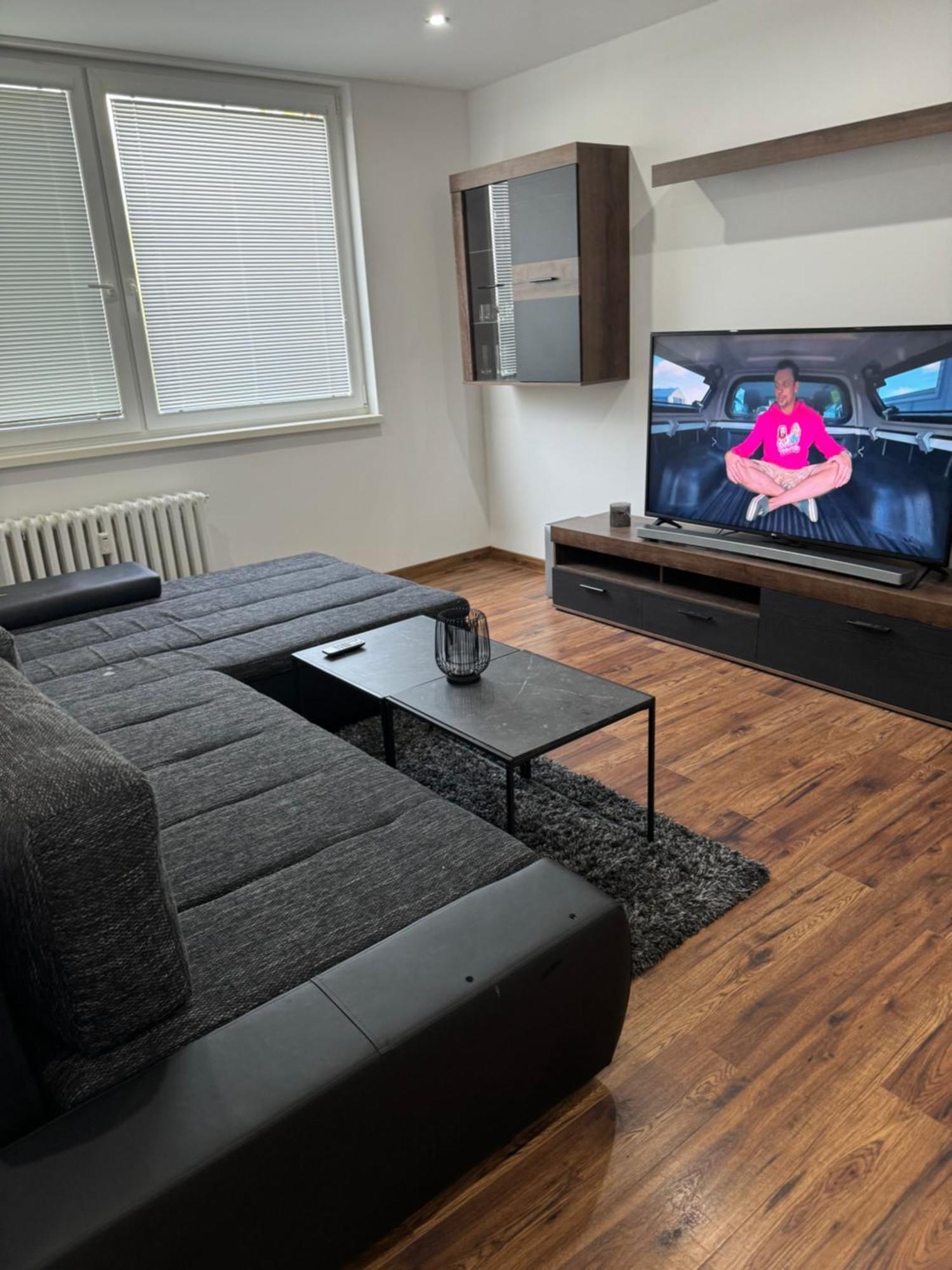 Peti Apartman Centrum Galanta Buitenkant foto