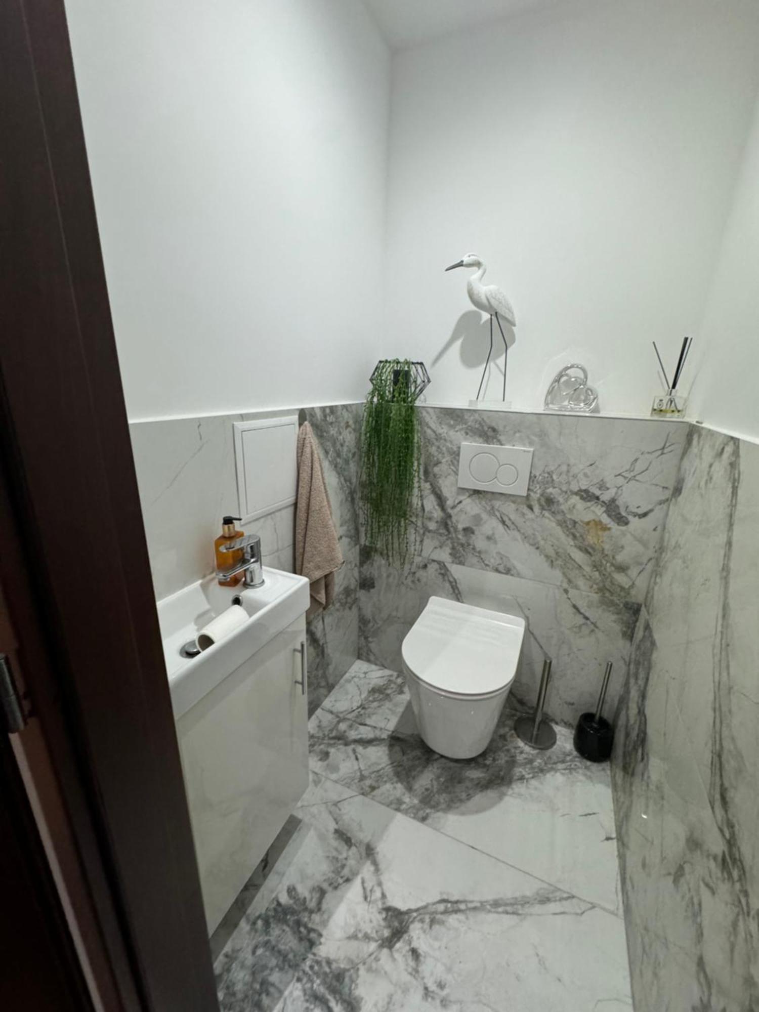Peti Apartman Centrum Galanta Buitenkant foto