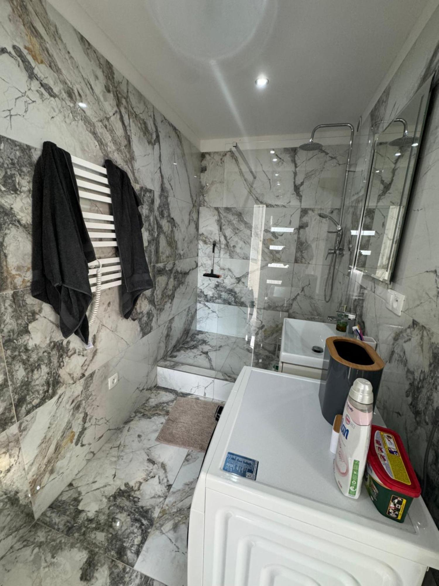 Peti Apartman Centrum Galanta Buitenkant foto