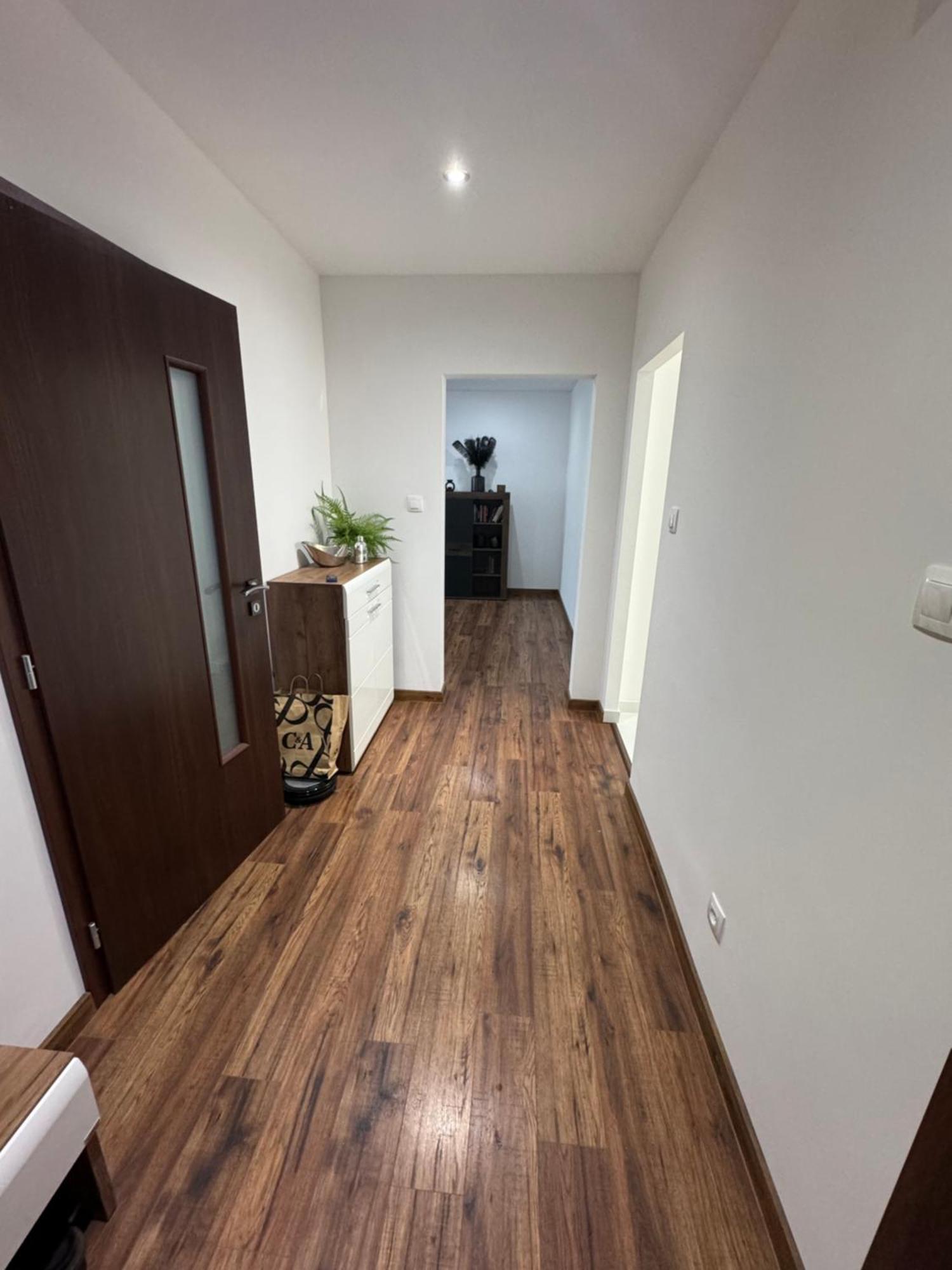 Peti Apartman Centrum Galanta Buitenkant foto