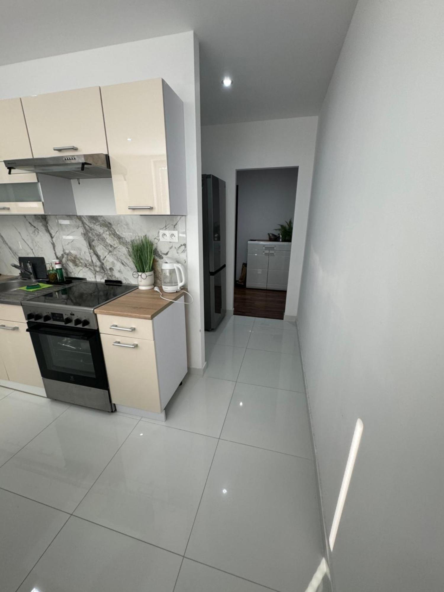 Peti Apartman Centrum Galanta Buitenkant foto
