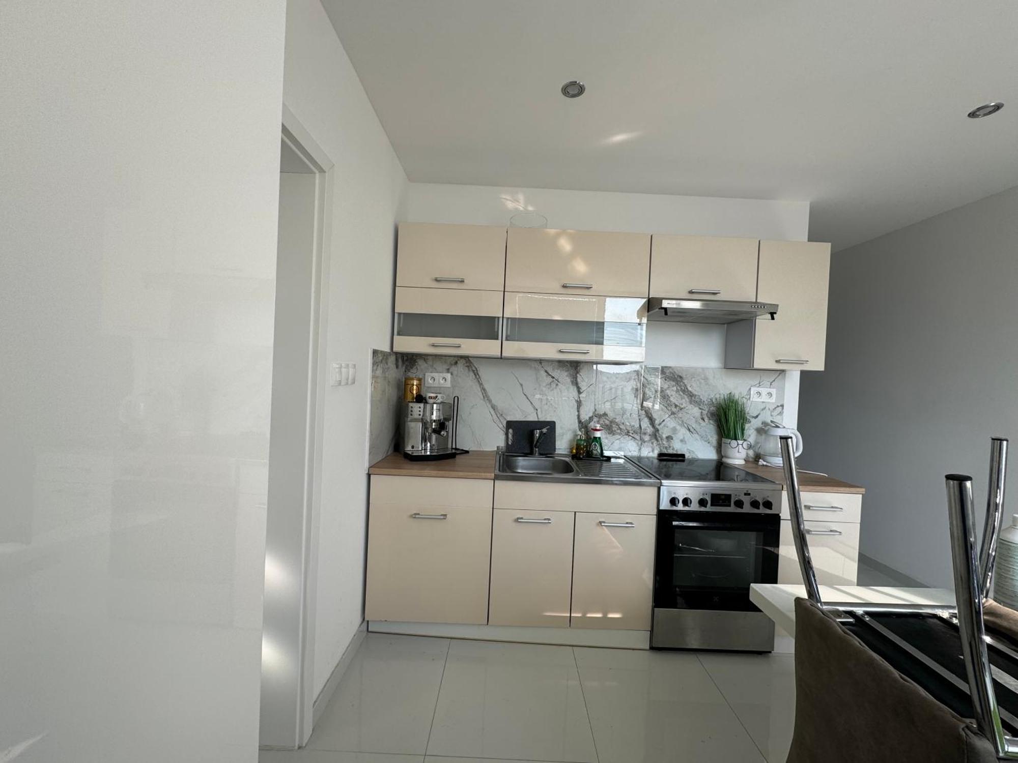 Peti Apartman Centrum Galanta Buitenkant foto