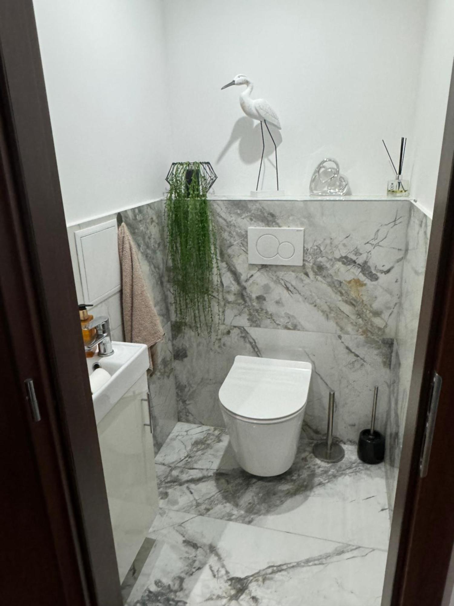 Peti Apartman Centrum Galanta Buitenkant foto